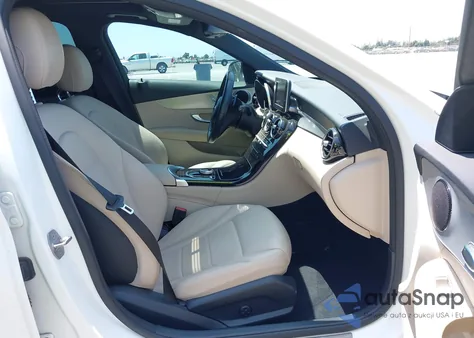 2018 Mercedes-Benz C 300 из США, поврежденный, VIN 55SWF4JB3JU239043